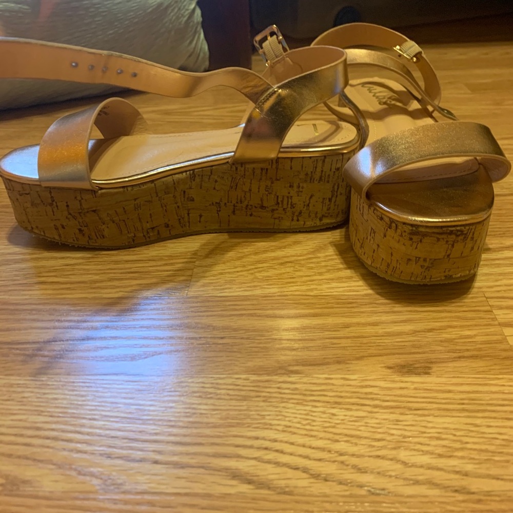 Metallic platform sandal
